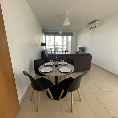 Fig Tree View 1 Apartment *